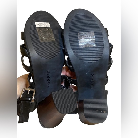 Torrid cage sandals with studs size 9.5 - Picture 2 of 7
